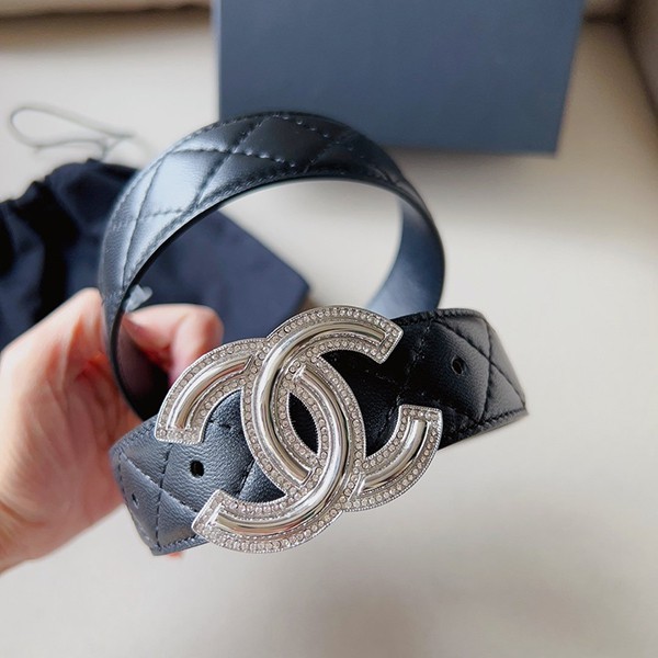 Ultra-limited edition Chanel adult luxury belt in calfskin, 3.0cm, shm66490