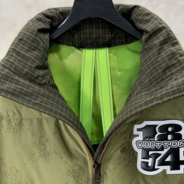 Latest and stylish Louis Vuitton short down jacket replica vuw36471