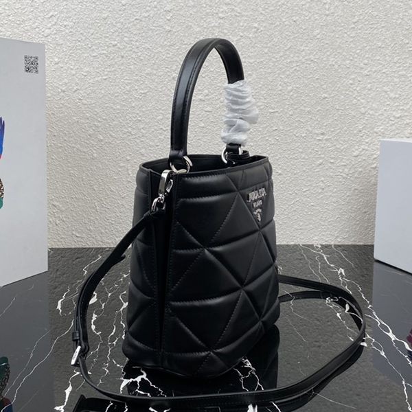 Attention ★ Prada logo handbag shoulder bag fake puq26310