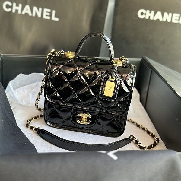 Hard to find! Chanel shoulder bag AS36521