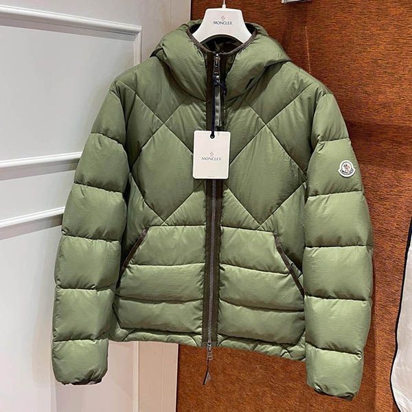 High quality Moncler Reynaud short down jacket replica mon30904 High quality Moncler Reynaud short down jacket replica mon30904