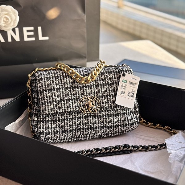 Hard to find! Chanel shoulder bag replica AS11611