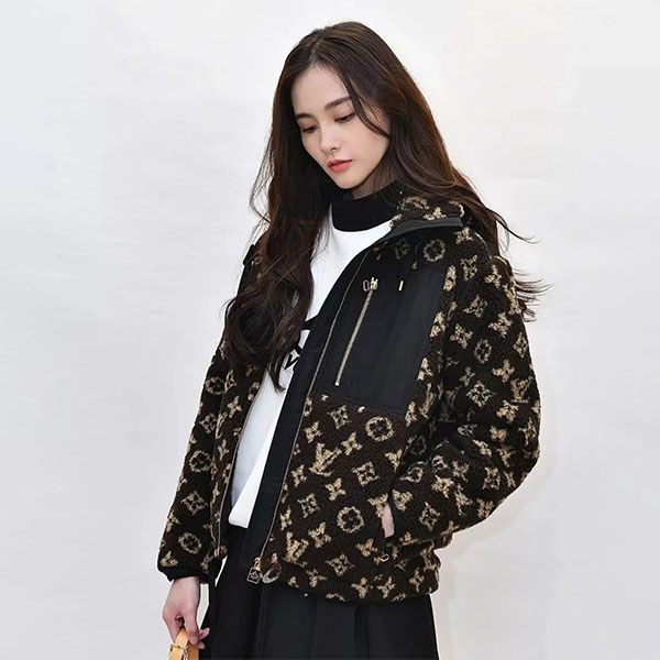 Hurry up! Louis Vuitton Monogram Fleece Parka Replica 1AAKAT