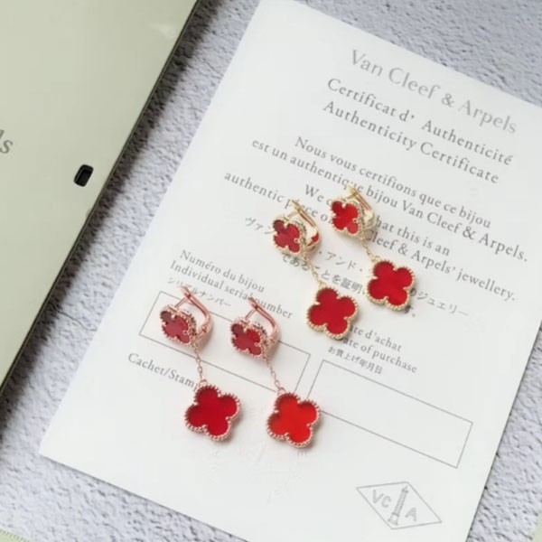 New for Autumn/Winter: Van Cleef & Arpels Magic Alhambra Earrings 2 Motifs vae60971