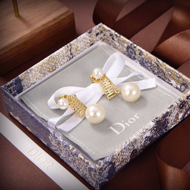 Popular Dior replica earrings metal resin pearl crystal dej53519 Popular Dior replica earrings metal resin pearl crystal dej53519