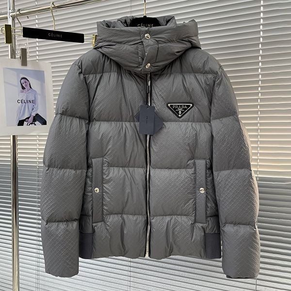 Hard to find Prada men's logo hooded down jacket replica puf92640 Hard to find Prada men's logo hooded down jacket replica puf92640