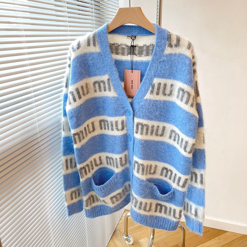 Eye-catching color ☆ Miu Miu sweater replica ☆ Oversized logo mohair sweater? myg99434
