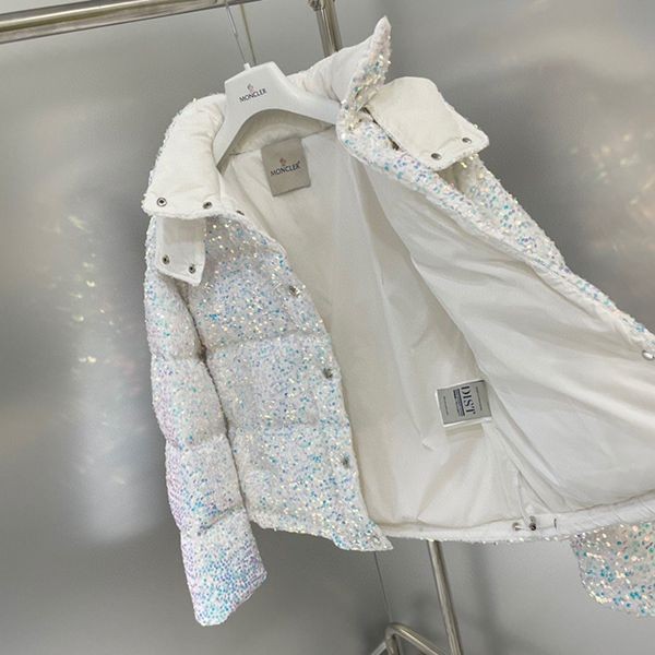 New color ☆ Rare Moncler hooded down jacket replica mom57802