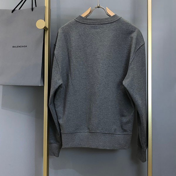 Ami Paris logo patch sweatshirt fake aml68996