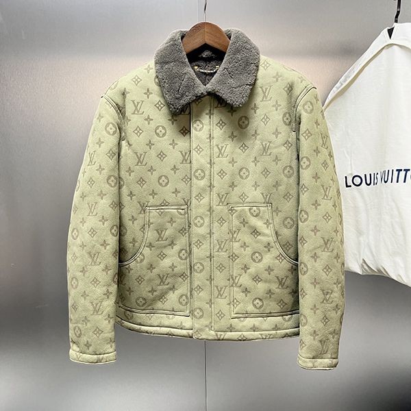 The rapidly growing popularity of Louis Vuitton's Monogram Shearling Blouson Jacket is a fake 1A9K3B The rapidly growing popularity of Louis Vuitton's Monogram Shearling Blouson Jacket is a fake 1A9K3B