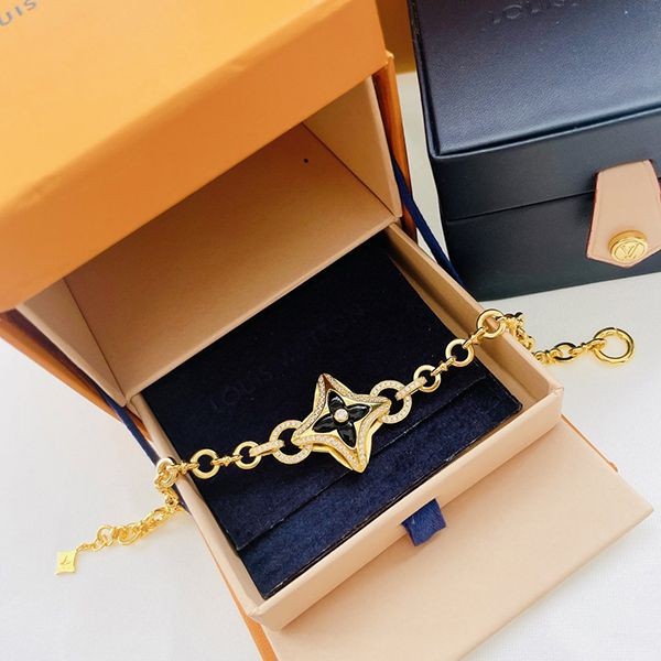 Gift Louis Vuitton Clover Bracelet Replica vuo28780
