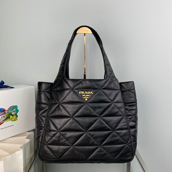 Love at first sight? Fashionable fake Prada tote bag? 1BG449