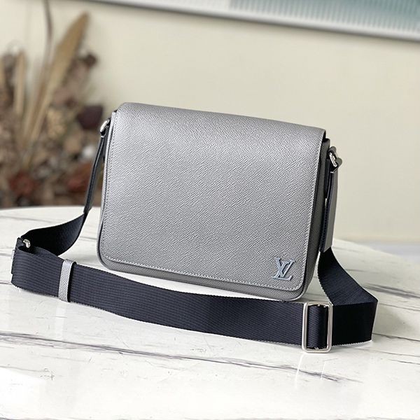 Very popular Louis Vuitton shoulder bag replica District PM NV3 M30851 Very popular Louis Vuitton shoulder bag replica District PM NV3 M30851