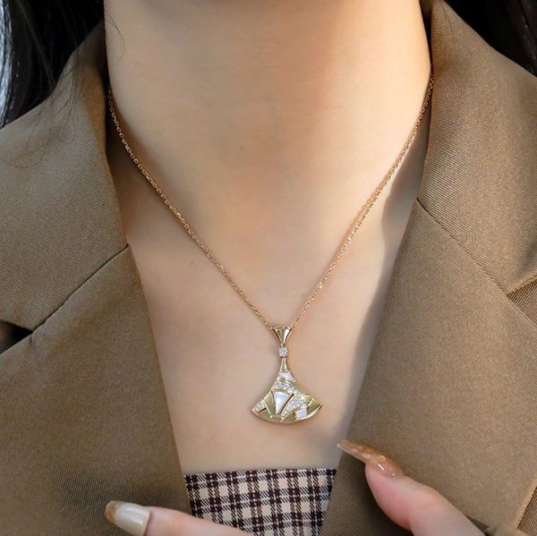 Super rare! Bulgari replica Diva Dream necklace with diamonds Buq08817