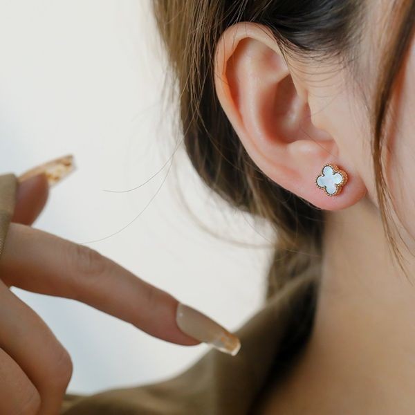 Popular! Van Cleef & Arpels Alhambra Earrings Replica vah86163