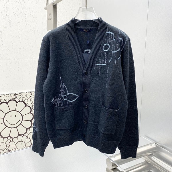 Extremely rare! Louis Vuitton LV Frequency Cardigan Replica 1AAT4V