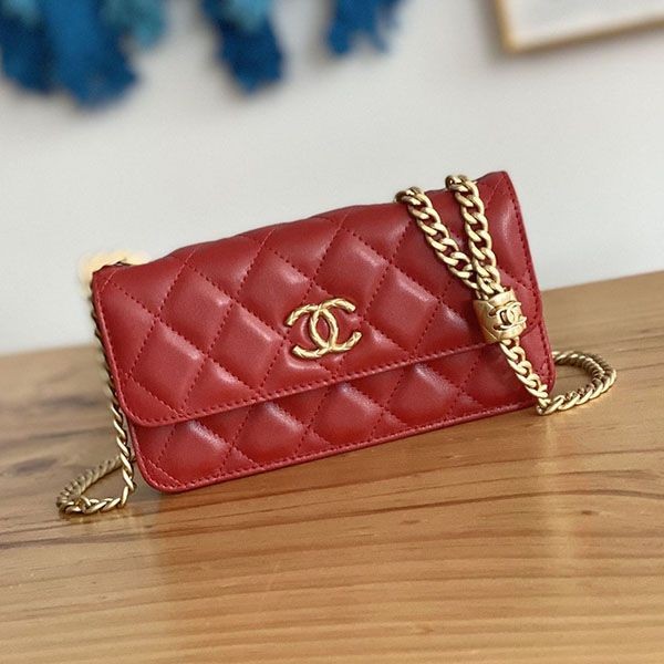 Eye-catching color Chanel chain flap wallet replica she49880 Eye-catching color Chanel chain flap wallet replica she49880