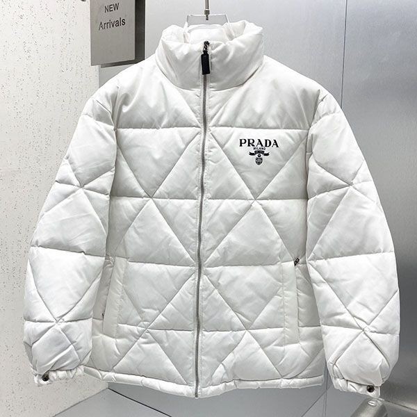 Eye-catching color Prada hooded short down jacket copy pug22866 Eye-catching color Prada hooded short down jacket copy pug22866