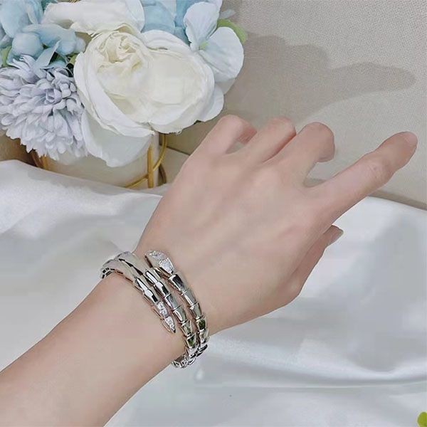 Love at first sight? Bulgari replica SERPENTI bracelet 18K Buy40888