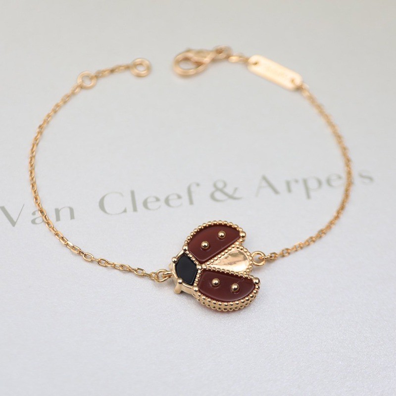The hot topic! Van Cleef & Arpels Lucky Spring replica ladybug bracelet VCARP7R100