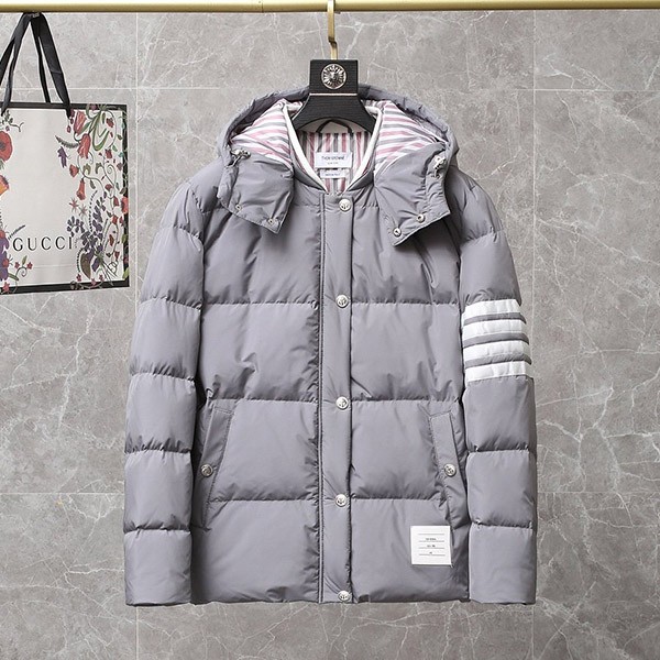 Thom Browne 22AW 4 Line Armband Down Jacket Replica toe23983 Thom Browne 22AW 4 Line Armband Down Jacket Replica toe23983
