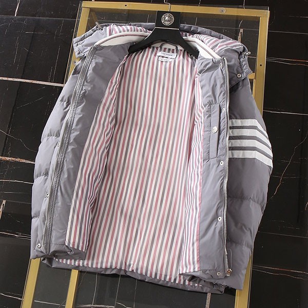 Thom Browne 22AW 4 Line Armband Down Jacket Replica toe23983