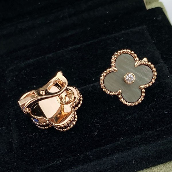 Van Cleef & Arpels Yellow Gold Earrings, Fake Earrings vaw25316, Very Popular Around the World?