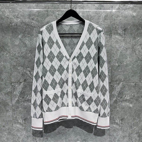 ☆Super popular☆Thom Browne replica classic V-neck cashmere cardigan toj15307 ☆Super popular☆Thom Browne replica classic V-neck cashmere cardigan toj15307