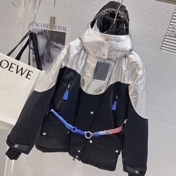 Very popular! Louis Vuitton Elect Accent Ski Jacket Replica vup54286