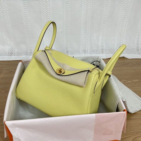 Hermes Lindy 26 Silver Taurillon Clemence Replica ery33450