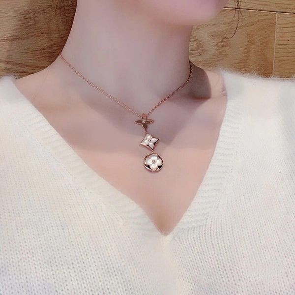 The hot topic! Louis Vuitton Cravate Blossom Nacré Diamond Replica Q94262 The hot topic! Louis Vuitton Cravate Blossom Nacré Diamond Replica Q94262