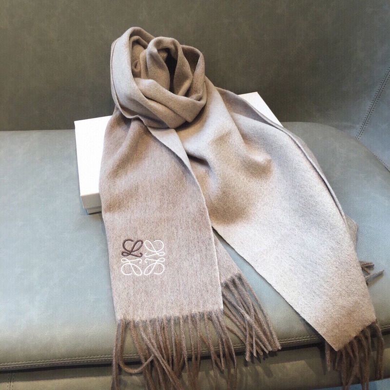 The rapidly growing popularity of Loewe Bicolor Scarf Copy (Wool & Cashmere) lok44758
