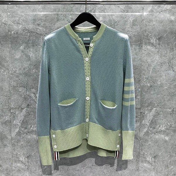 Very popular: Thom Browne Donegal Contrast 4-Bar Cardigan replica toz77361 Very popular: Thom Browne Donegal Contrast 4-Bar Cardigan replica toz77361