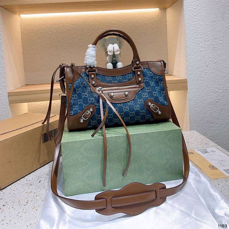 The hot topic! Gucci Balenciaga replica GG Supreme City Tote Bag gup23063