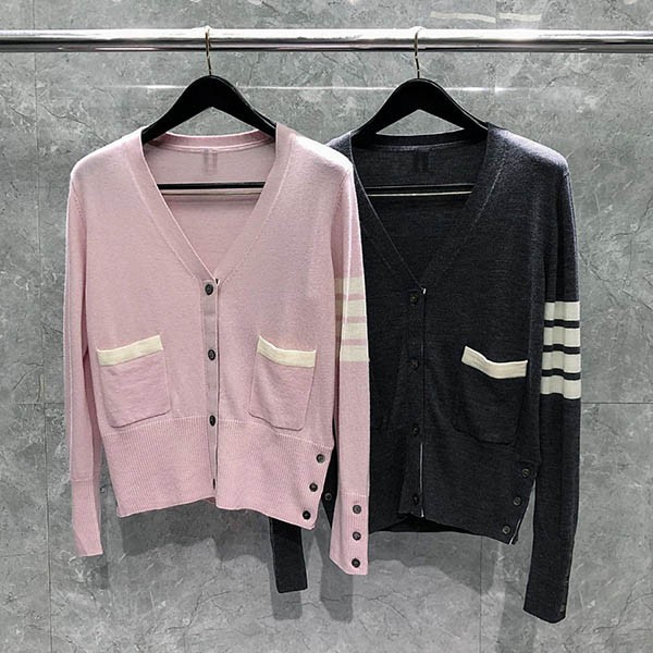 Eye-catching colors Thom Browne fake Donegal contrast 4-bar cardigan in two colors tow38664 Eye-catching colors Thom Browne fake Donegal contrast 4-bar cardigan in two colors tow38664