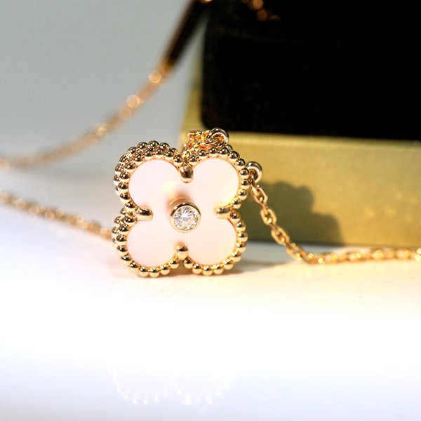 2012 Holiday Limited Edition Fake Van Cleef & Arpels Alhambra Pendant vay81425