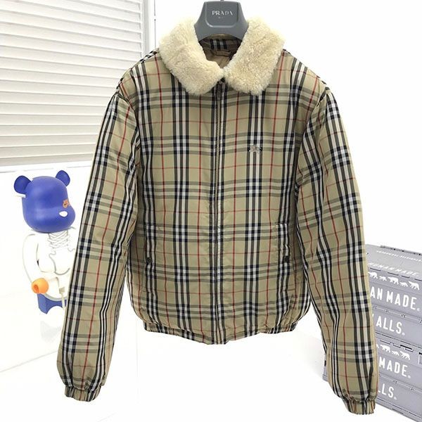 Burberry recycled polyester puffer jacket in eye-catching colour Ban92718