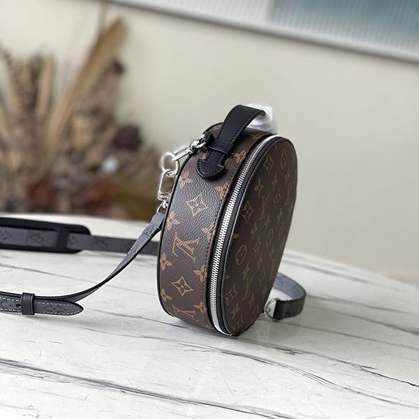 Very popular all over the world? Louis Vuitton Multicle 6 Key Case Replica M46273