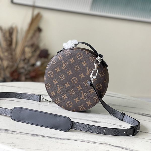 Very popular all over the world? Louis Vuitton Multicle 6 Key Case Replica M46273