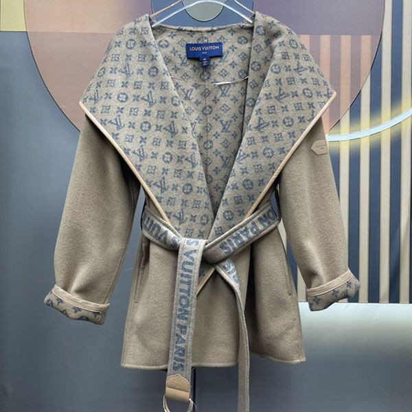 Love at first sight? Louis Vuitton Monogram Long Coat Replica vuw52744