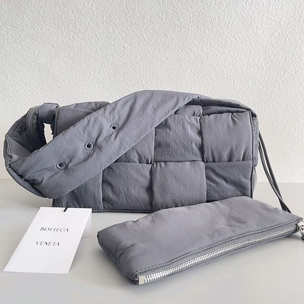 Competition for fake Bottega Veneta shoulder bags bom00333