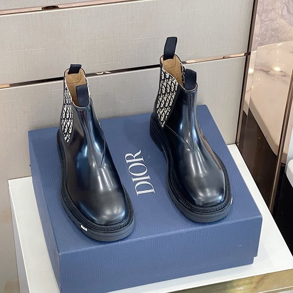 The battle for Dior short boots replica fashionable? deb40072