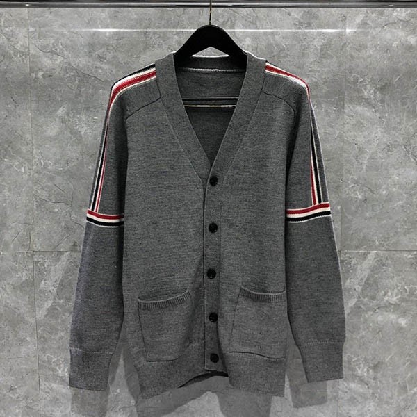 World-famous? Thom Browne Classic V-neck Cashmere Cardigan Replica toi63030 World-famous? Thom Browne Classic V-neck Cashmere Cardigan Replica toi63030