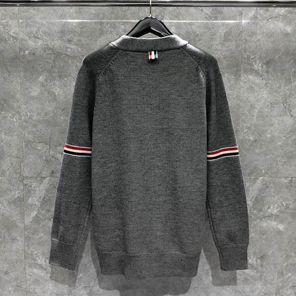 World-famous? Thom Browne Classic V-neck Cashmere Cardigan Replica toi63030