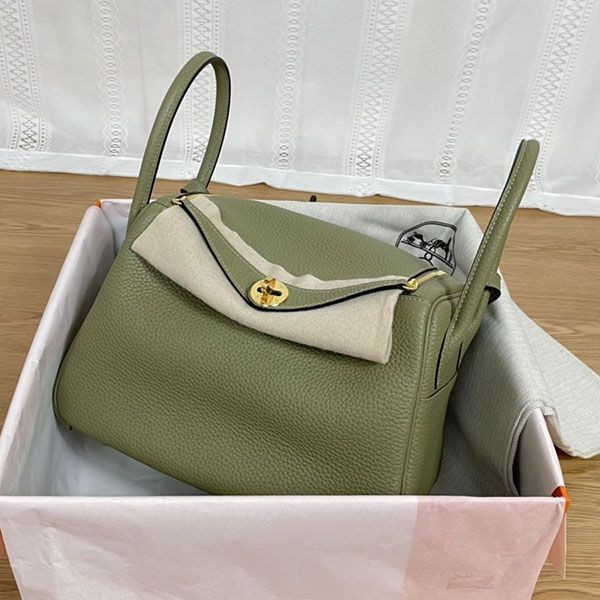 Hermes Lindy 26 Silver Taurillon Clemence Replica erd30361