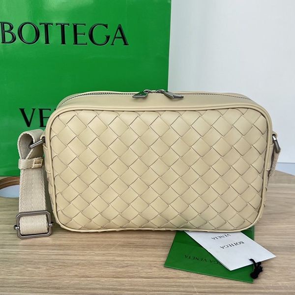 Very popular: Fake Bottega Veneta Classic Intrecciato Camera Bag boz17531