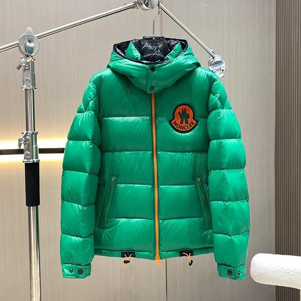 Super hot topic! Moncler replica down jacket with hood mou90250