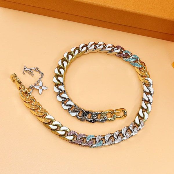 New Spring Items Louis Vuitton Collier Chain Links Patches Strass vua27414 New Spring Items Louis Vuitton Collier Chain Links Patches Strass vua27414