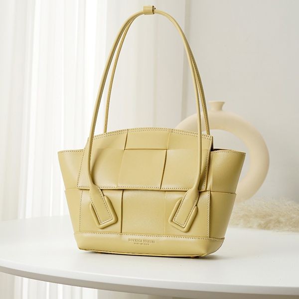 Cute Bottega Veneta Arco Leather Top Handle Bag Replica bou59990 Cute Bottega Veneta Arco Leather Top Handle Bag Replica bou59990