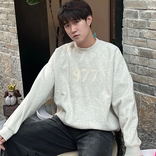 ★Hard to find! Rare! Fear of God ESSENTIALS 1977 Logo Long Sleeve T-Shirt Copy fim00390